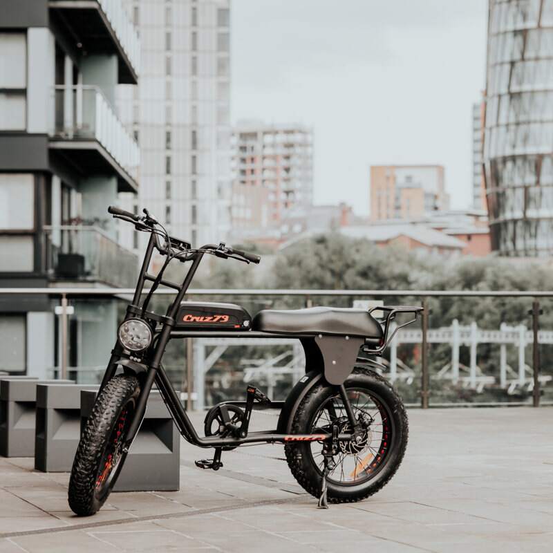 Cruz73 Retro (UNLIMITED VERSION) Electric Bike - Black - 750W - AmpTrek