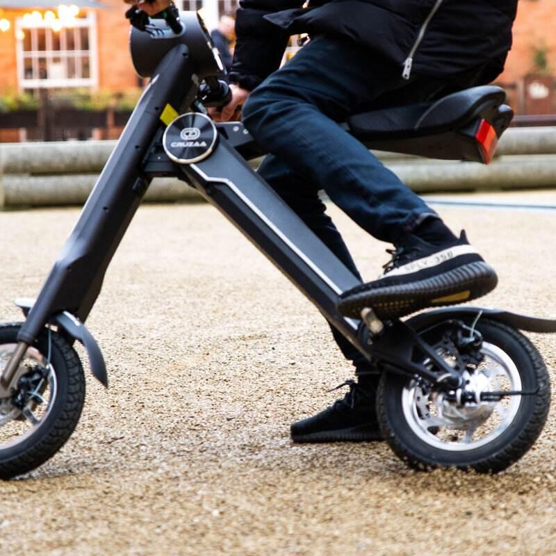 Cruzaa Pro LIMITED EDITION - Sit-down E-Scooter with Built-in Speakers & Bluetooth - Foldable - 350W - Carbon Black - AmpTrek