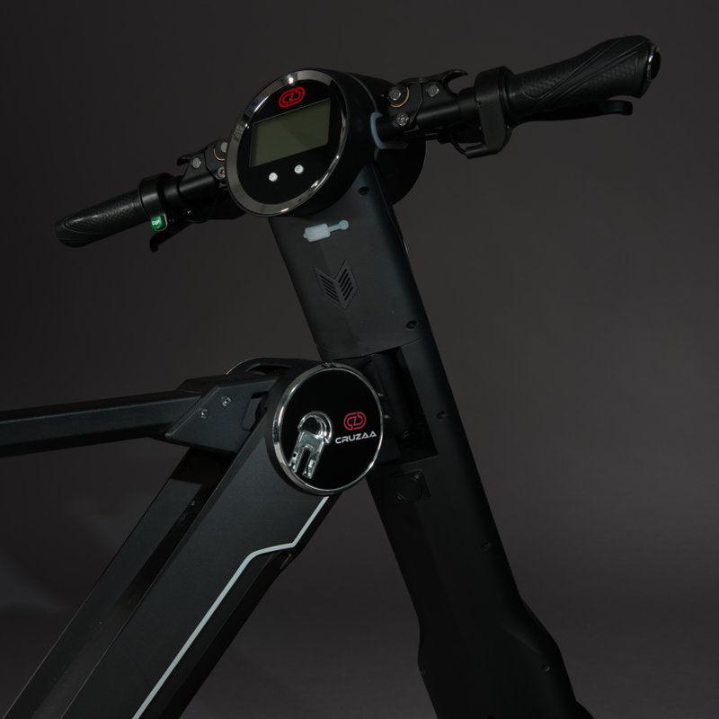 Cruzaa Pro LIMITED EDITION - Sit-down E-Scooter with Built-in Speakers & Bluetooth - Foldable - 350W - Carbon Black - AmpTrek