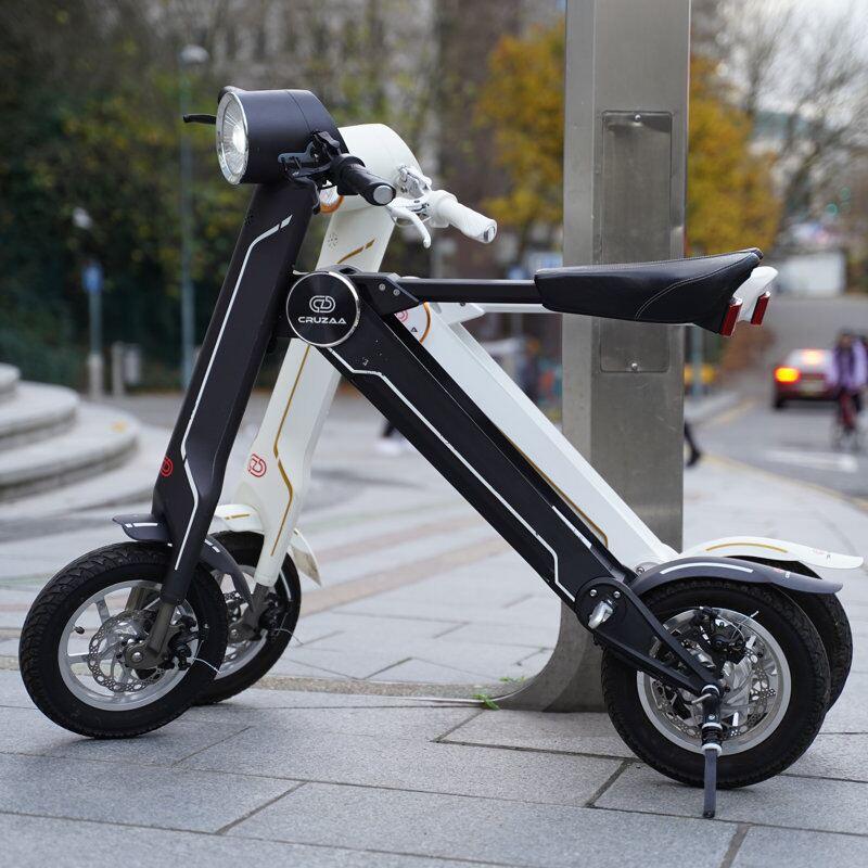 Cruzaa Pro LIMITED EDITION - Sit-down E-Scooter with Built-in Speakers & Bluetooth - Foldable - 350W - Racing White - AmpTrek