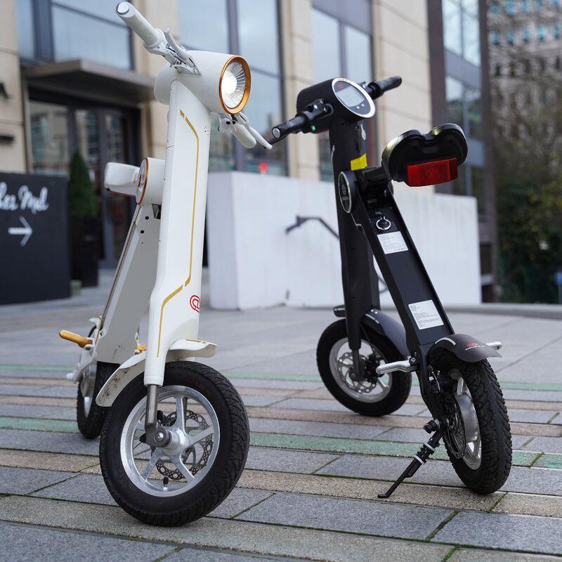 Cruzaa Pro LIMITED EDITION - Sit-down E-Scooter with Built-in Speakers & Bluetooth - Foldable - 350W - Racing White - AmpTrek