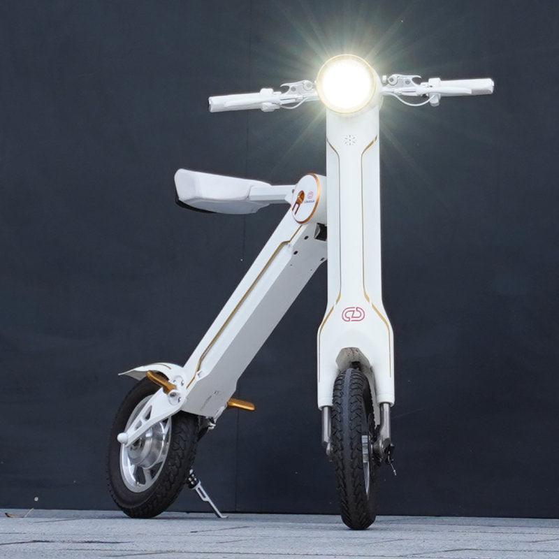 Cruzaa Pro LIMITED EDITION - Sit-down E-Scooter with Built-in Speakers & Bluetooth - Foldable - 350W - Racing White - AmpTrek