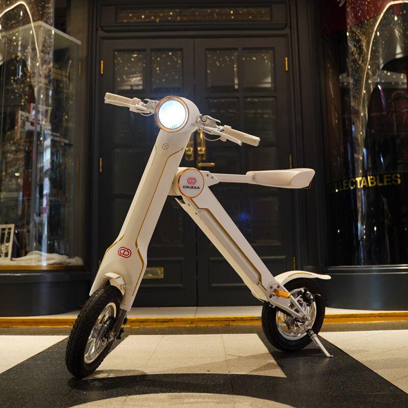 Cruzaa Pro LIMITED EDITION - Sit-down E-Scooter with Built-in Speakers & Bluetooth - Foldable - 350W - Racing White - AmpTrek