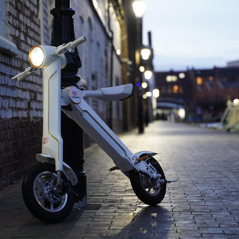 Cruzaa Sit-down E-Scooter with Built-in Speakers & Bluetooth - Foldable - 250W - Racing White - AmpTrek